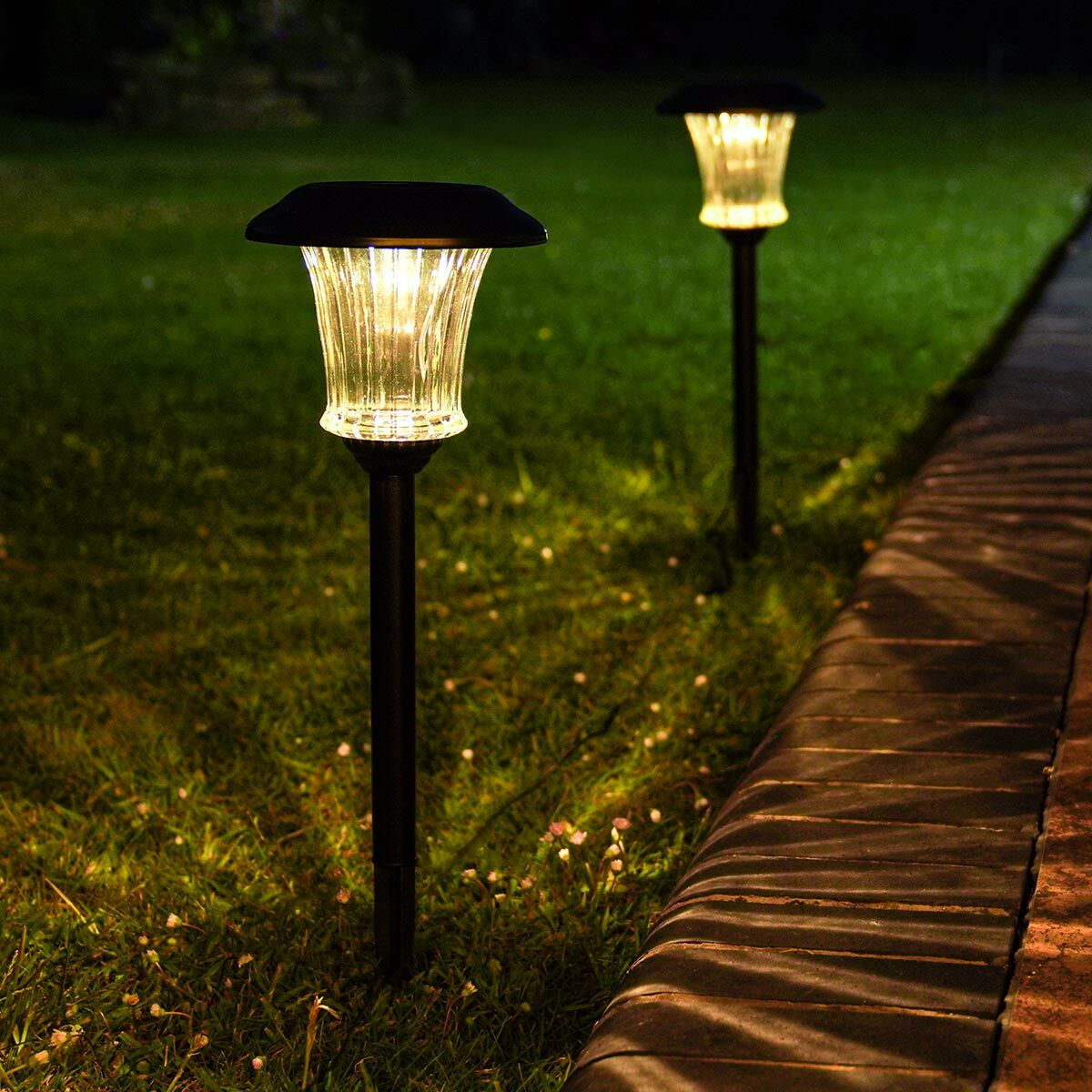 Plug In Connectable Stake Lights, 2 Pack image 3
