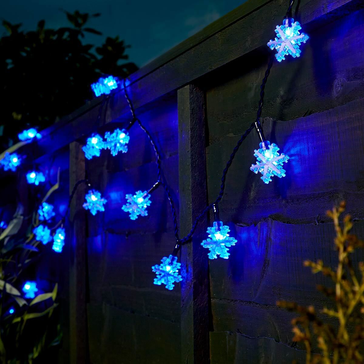 5m Indoor & Outdoor Battery Snowflake Fairy Lights, Green Cable image 3