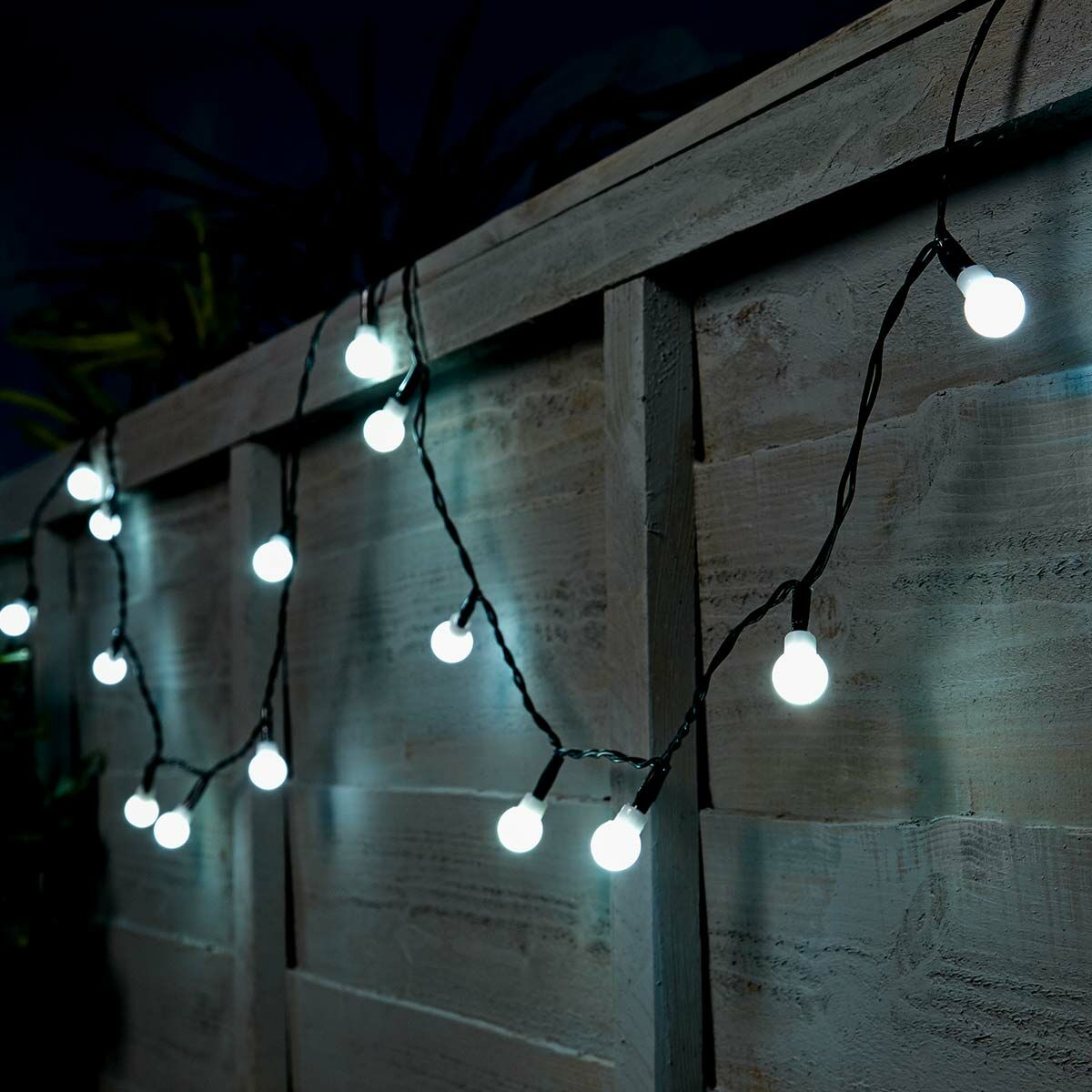 5m Indoor & Outdoor Battery Berry Fairy Lights, Green Cable image 5