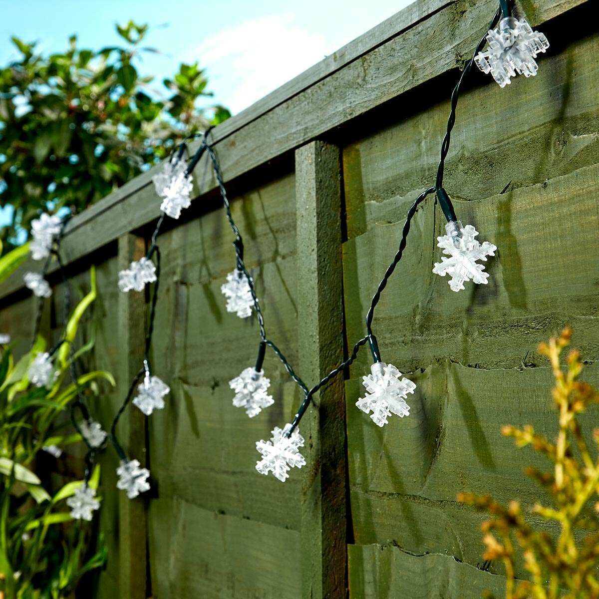 5m Indoor & Outdoor Battery Snowflake Fairy Lights, Green Cable image 4