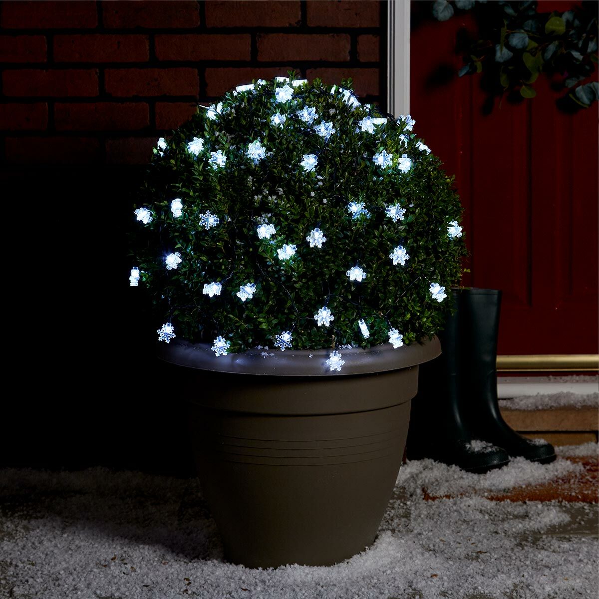 5m Indoor & Outdoor Battery Snowflake Fairy Lights, White LEDs, Green Cable image 5