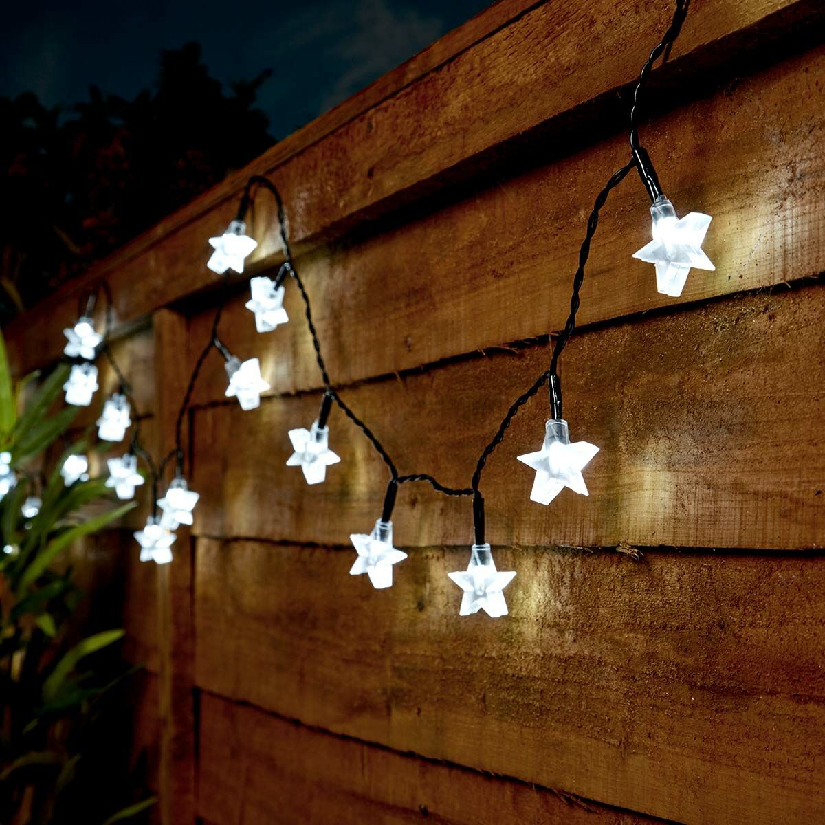 5m Indoor & Outdoor Battery Star Fairy Lights, Green Cable image 1