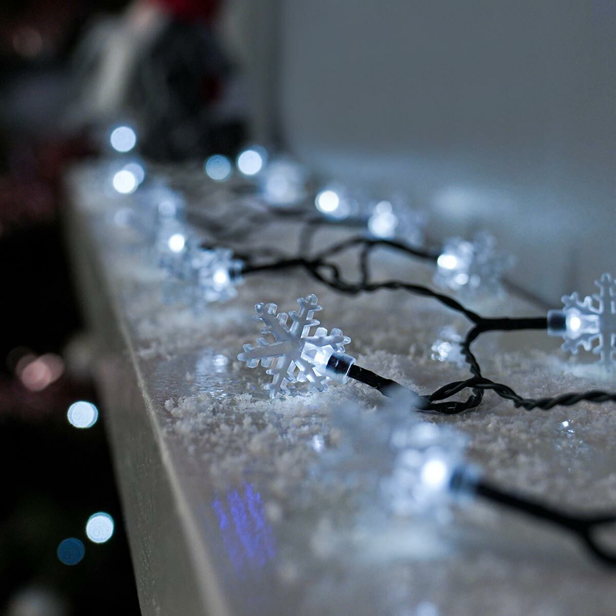 5m Indoor & Outdoor Battery Snowflake Fairy Lights, White LEDs, Green Cable image 4