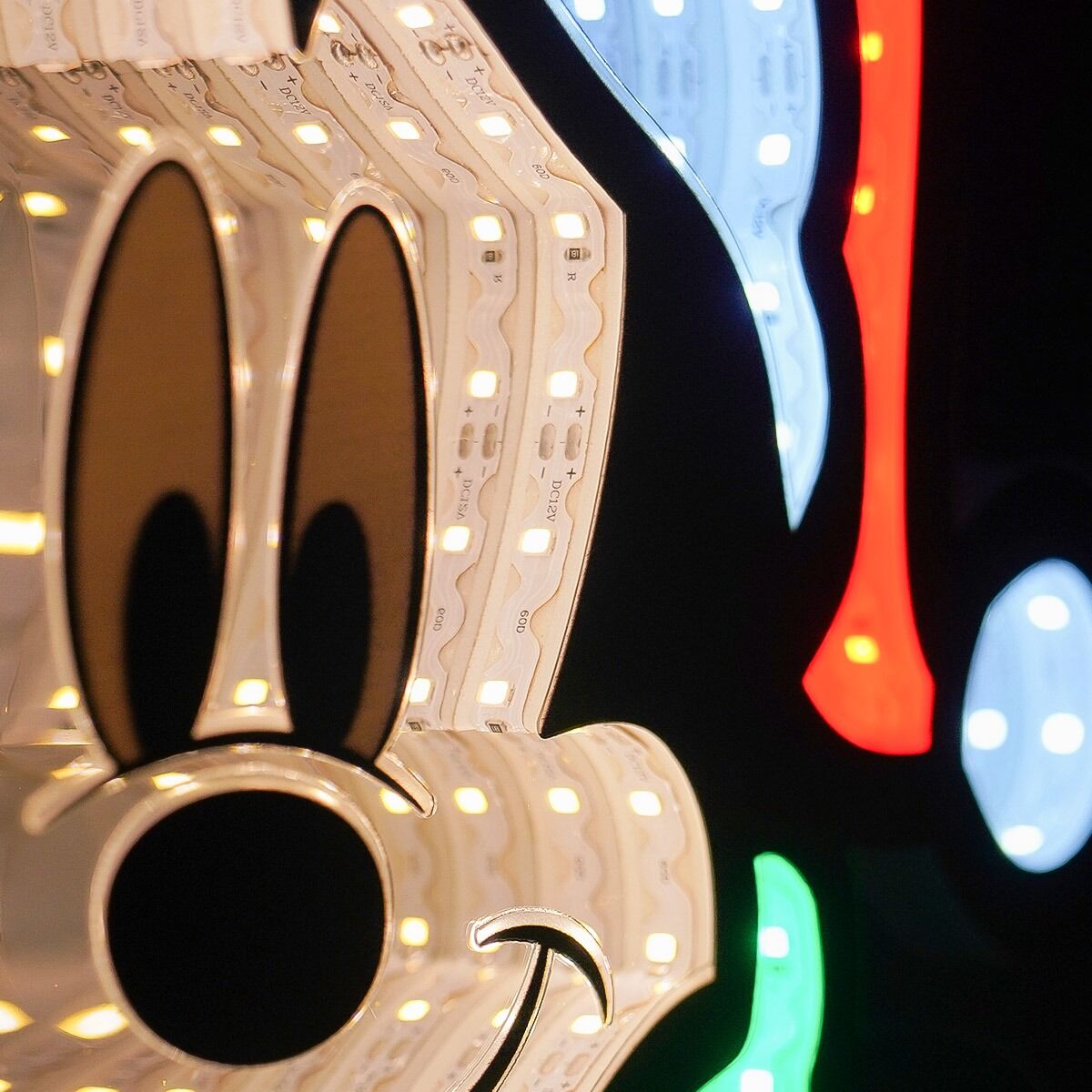©Disney Infinity Mirror Mickey Mouse with Scarf Christmas Figure image 2