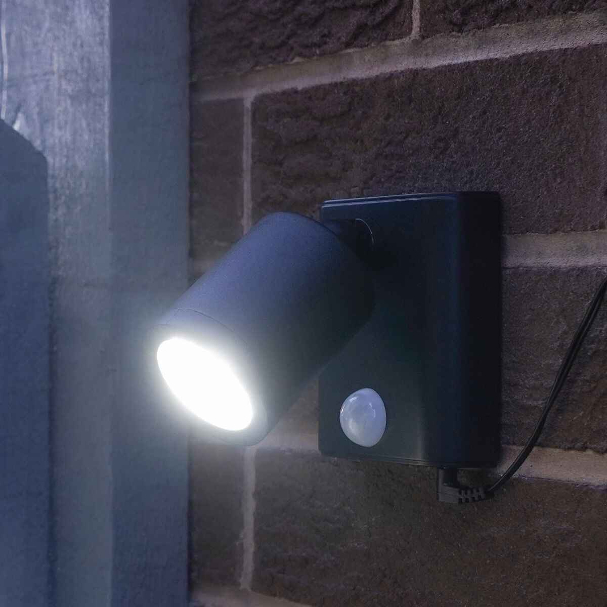 Solar Security Wall Light with PIR Sensor image 3