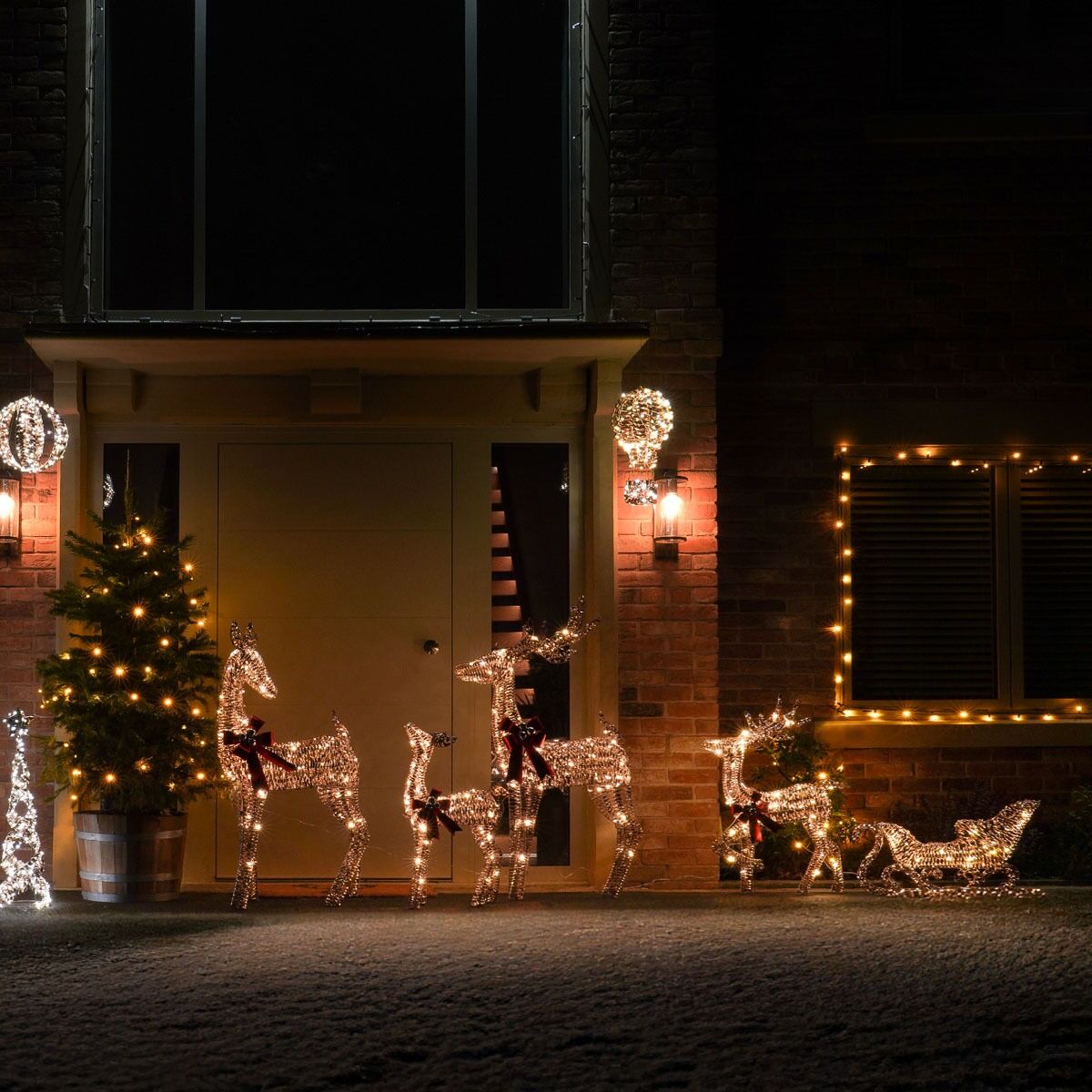 1.2m Outdoor Iridescent Reindeer & Sleigh Christmas Figure Set image 7