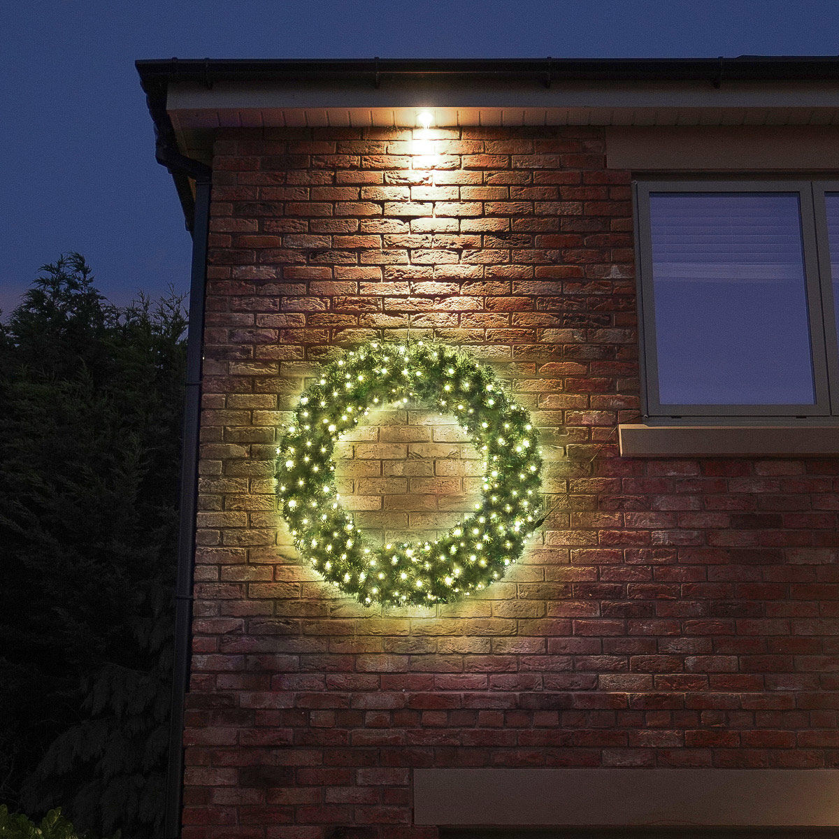 ConnectGo® 1.2m Green Commercial Warm White Pre Lit Outdoor Christmas Wreath image 3